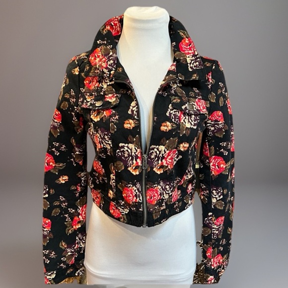 Coachella chic H&M Black Floral Cropped Jacket - Picture 1 of 8